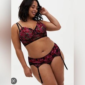 Torrid Black and Pink Heart Embroidered Underwire Longline Bralette &Garter Belt